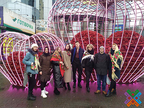 Студенти гуманітарно-педагогічної академії защедрували жестовою мовою