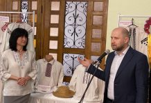 Виставка унікальних вишиванок відкрилась у Хмельницькому