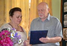 Диплом лауреата обласної літературної премії імені Миколи Федунця вручено вдові Миколи Мачківського