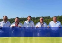 День Незалежності у громадах Хмельниччини: трикілометровий прапор та ювілейні медалі