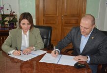 Вперше на Хмельниччині підписано Меморандум між обласною радою та “Укрпоштою”