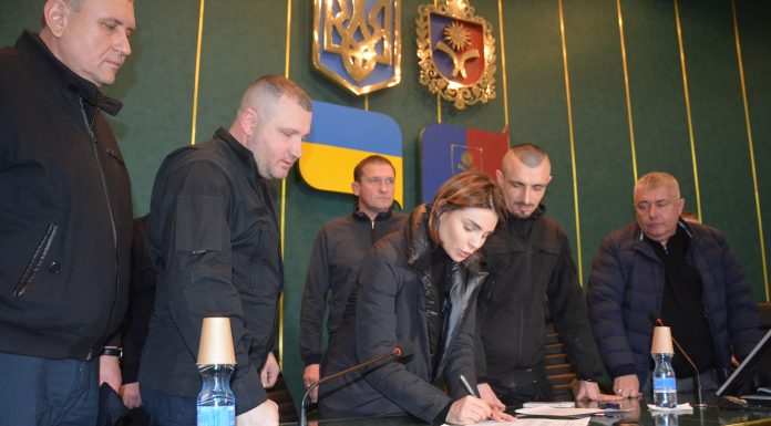 Хмельницька обласна рада вимагає негайно закрити небо над Україною для ворожих літаків та ракет