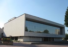 БЛАГОДІЙНІ ВИСТАВИ в театрі Старицького