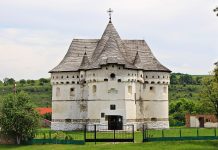 Покровська церква в Сутківцях – унікальний зразок оборонного зодчества Поділля