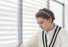 Для отримання громадянства України необхідно буде здати іспит зі знання Конституції, історії України та української мови