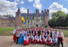 Творче турне Францією ансамблю пісні і танцю «Козаки Поділля»