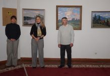Бажання передати красу оточуючого світу: в обласній раді діє виставка пейзажних творів Віктора Трачука
