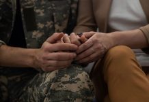 Якщо військовослужбовець не виходить на зв’язок: що треба повідомити на гарячу лінію Уповноваженого зі зниклих безвісти