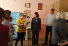 Майже 600 продуктових наборів передали для сімей переселенців, яких прихистила Волочиська територіальна громада