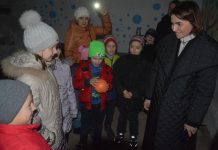 З турботою про переселенців та дітей