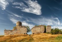 Знайомство з Хмельниччиною: Чорнокозинський замок – резиденція Кам´янецьких біскупів