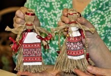 У науково-методичному центрі культури і мистецтва експонується колоритна виставка «Спогади дитинства»