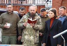 На Великдень до військових земляків