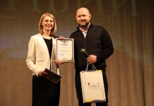 На Хмельниччині для жителів організували благодійну виставу “ВІН ЖИВИЙ”