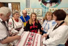 У Хмельницькому відбулася передача рушника єднання «Цвіт вишиванки»