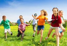 Як організувати режим дитини на літніх канікулах: поради для батьків