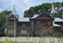 Знайомство з Хмельниччиною: село Шмирки – де небо тримають смереки