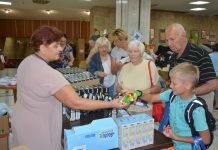 Центр видачі гуманітарної допомоги обласної ради працює для переселенців