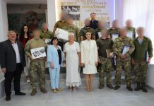 У Волочиському ліцеї №1 відкрили меморіальну дошку та зал Слави