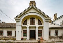 Знайомство з Хмельниччиною: палац Скібневських у Голозубинцях