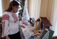 Обласна бібліотека для молоді запрошує на різдвяно-новорічну виставку