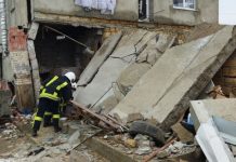 Як діяти, якщо опинилися під завалами будівлі