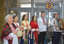 Сьогодні у Центрі видачі гуманітарної допомоги особлива атмосфера