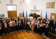 Жінок обласної ради привітали зі святом весни