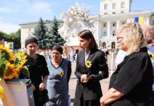 «Хто вмирає в боротьбі – в серцях живе навіки»