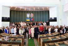 Віолета Лабазюк зустрілася зі студентами Хмельницького університету управління та права імені Леоніда Юзькова