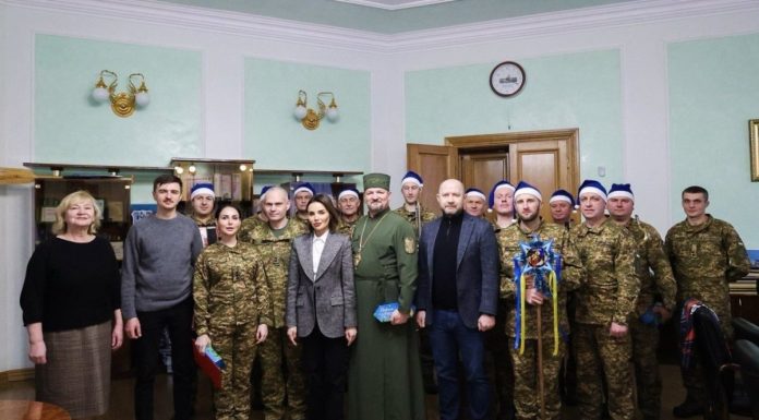 З різдвяною колядою до обласної ради завітали військові