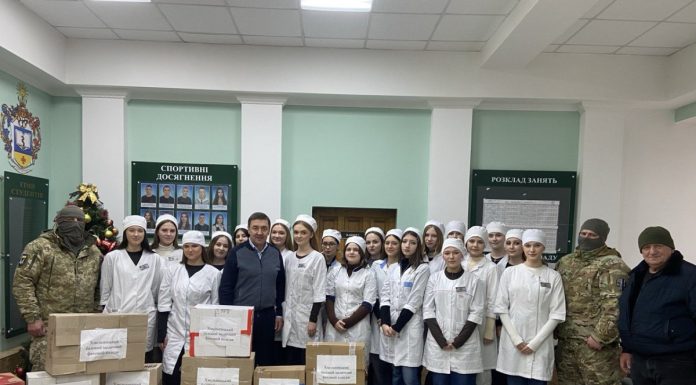Волонтерський фронт. Хмельниччина: благодійна акція Хмельницького базового медичного фахового коледжу на підтримку захисників