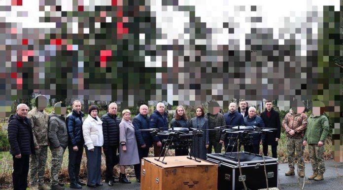 Працівники комунальних закладів обласної ради зібрали 980 000 гривень на матеріально-технічне забезпечення військової частини