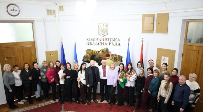 Артисти Хмельницького муніципального камерного хору привітали з прийдешніми святами