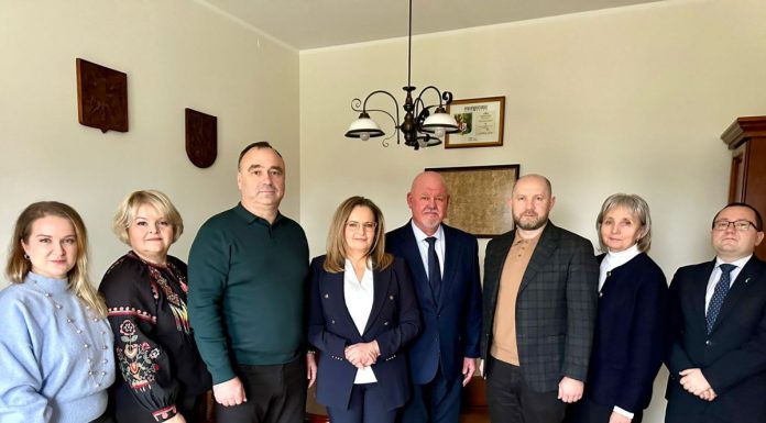 З метою забезпечення прав і потреб дітей, які перебувають у тимчасовій евакуації у Польщі