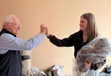 Іноземні волонтери подарували маленьким пацієнтам частинку свого серця