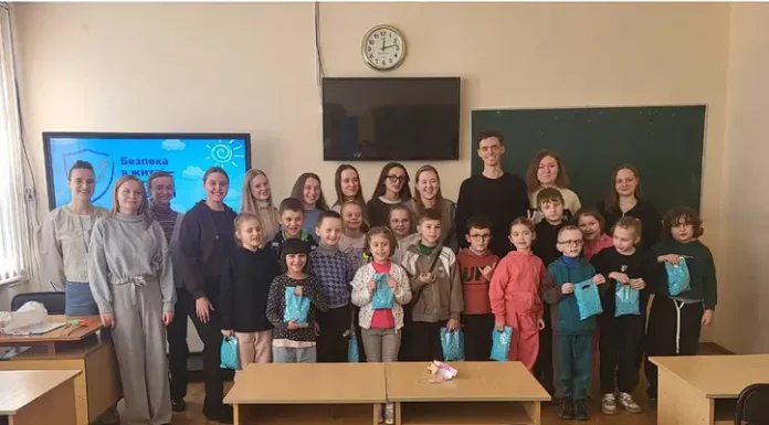 Волонтерський фронт. Хмельниччина: акція для учнів з особливими потребами «Наші знання – наша безпека»