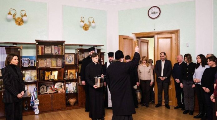 Владика Павло привітав колектив обласної ради з різдвяно-новорічними святами