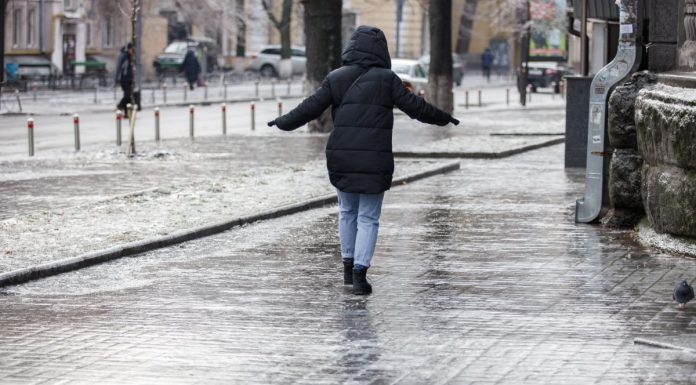 Обережно, ожеледиця: як уберегтися від падінь та травм