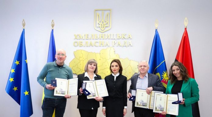 Віолета Лабазюк вручила Грамоти Верховної Ради України кращим представникам освітньої сфери Хмельниччини