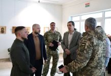 На Хмельниччині відбулося відкриття виставки ікон написаних на ящиках з-під набоїв