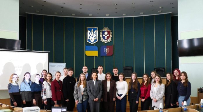 Лідер у захисті прав однолітків. На Хмельниччині стартував проєкт “Молодіжний Омбудсман”