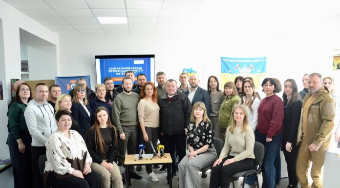 Мiнiстр у справах ветеранiв України Наталiя Калмикова поспілкувалася з ветеранами Хмельниччини