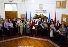 Жінок виконавчого апарату обласної ради привітали зі святом весни