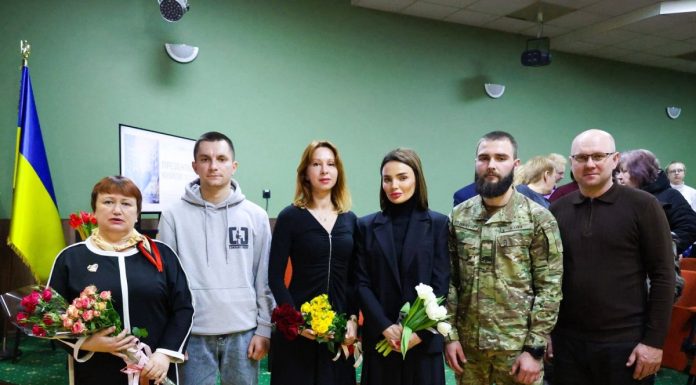 «Душа в місті Марії»: презентовано книгу про захисників Маріуполя