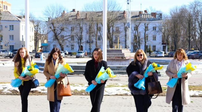 Представниці дипломатичних місій вшанували пам’ять Героїв