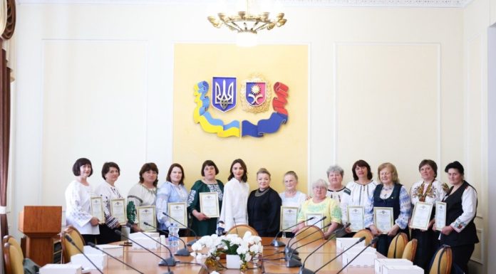 Віолета Лабазюк відзначила майстринь художньої ручної вишивки