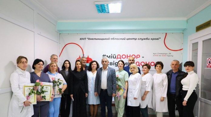 Віолета Лабазюк привітала працівників Хмельницького обласного центру служби крові з Днем медичної сестри