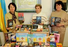 Бібліотекарі передали книги для майбутніх захисників