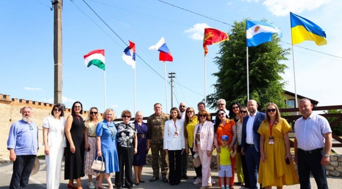 Дипломатична алея калини як символ міжнародної підтримки України